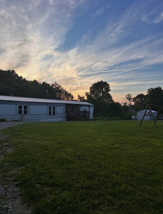 Building Photo - 129 George Ln