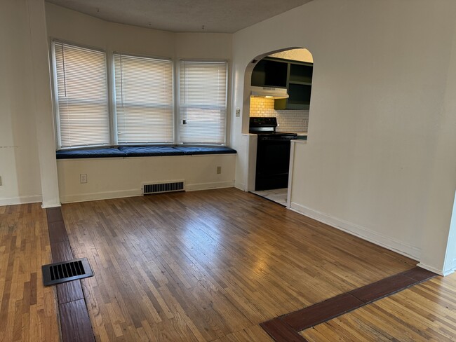 Photo - 1468 N Perry Ave