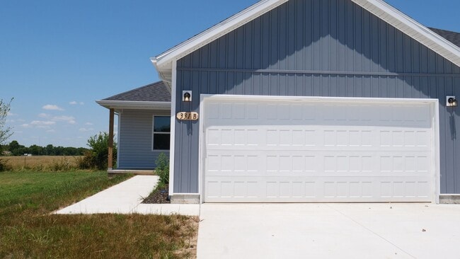 Building Photo - Newer 3 bedroom duplex - Aurora MO