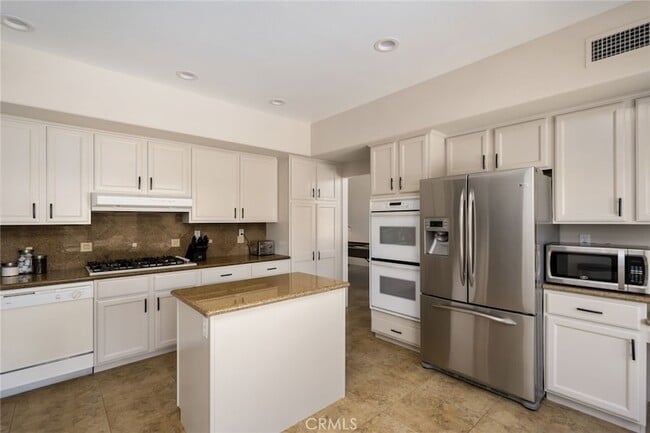 Photo - 48674 Acropolis St