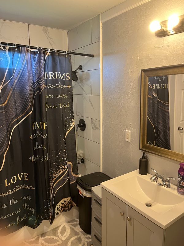 Photo - 4600 Charles St
