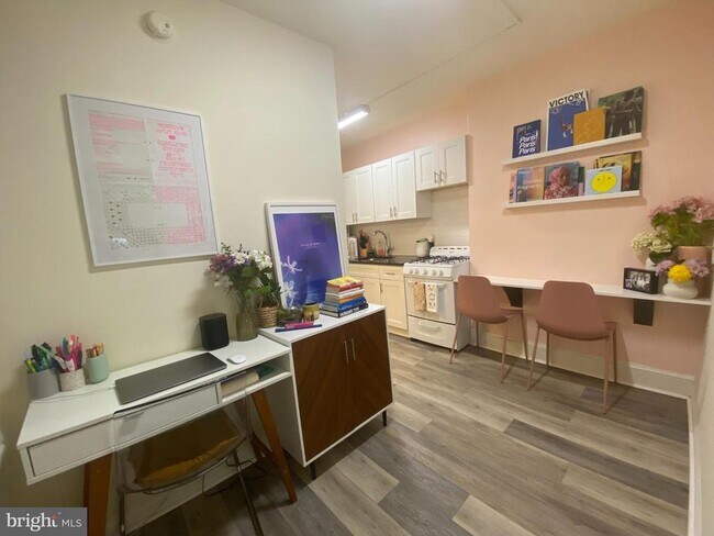 Photo - 1735 Bainbridge St Unidad 1R