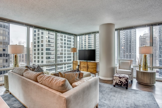 Photo - 580 N McClurg Ct