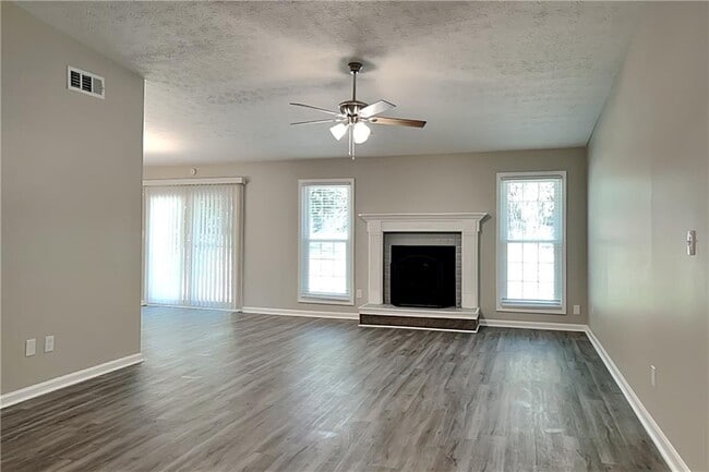 Photo - 4680 Hanstedt Trce