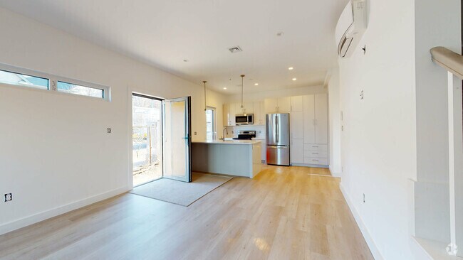 Building Photo - 2837 Washington St Rental