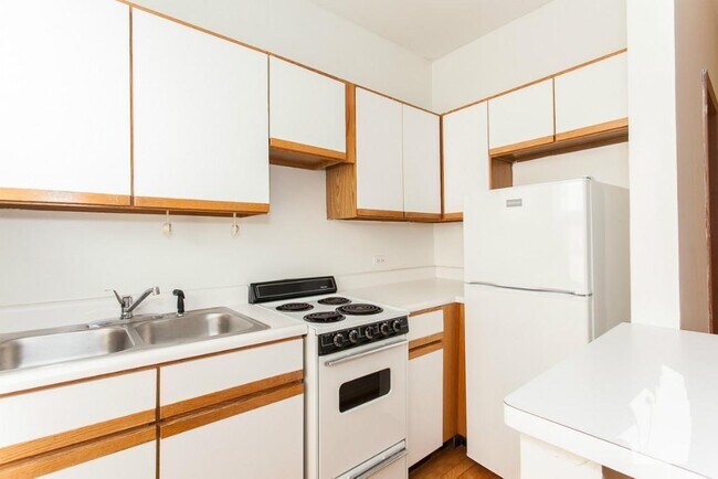 631 W Barry Unit 206