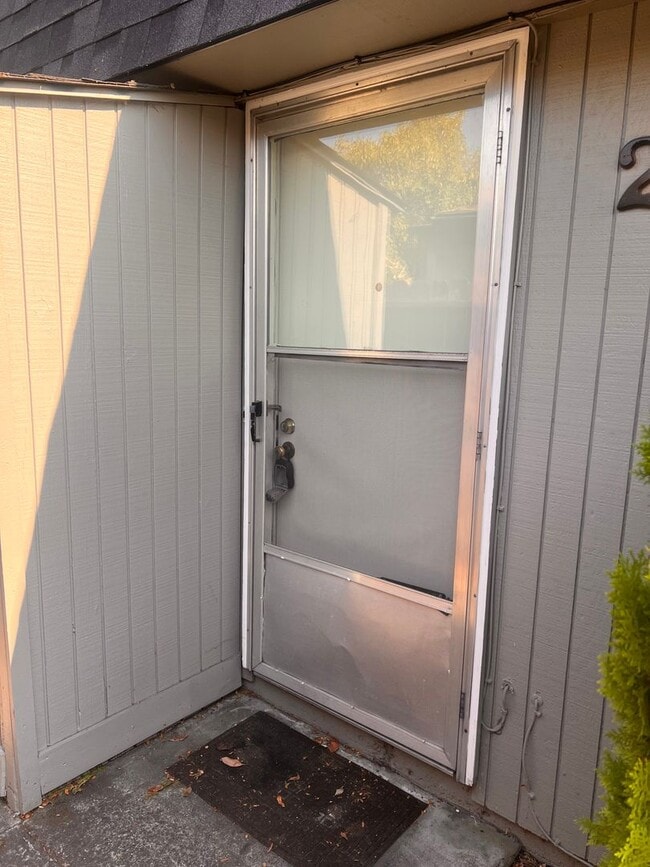 Photo - 1927 Crater Lake Ave Unit #2