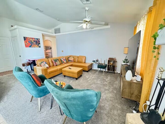 2576 McCormick Blvd