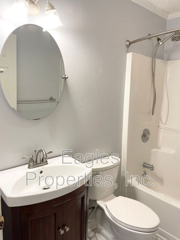 Photo - 202 Adler Ln