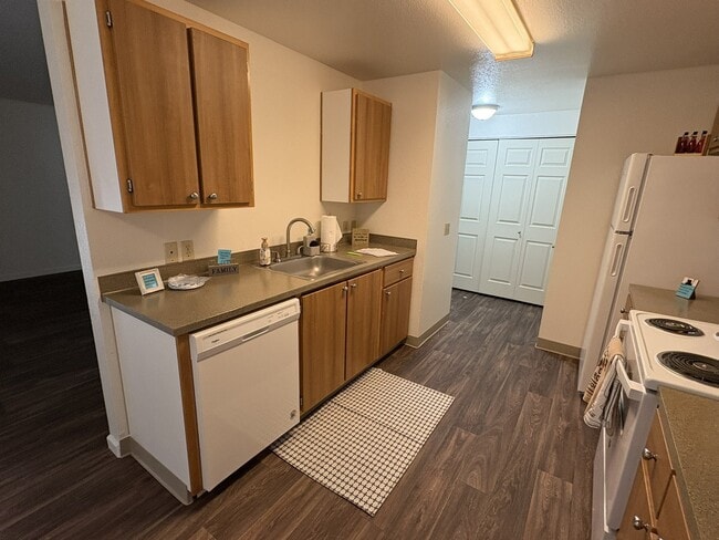 Windsor Manor Apartments