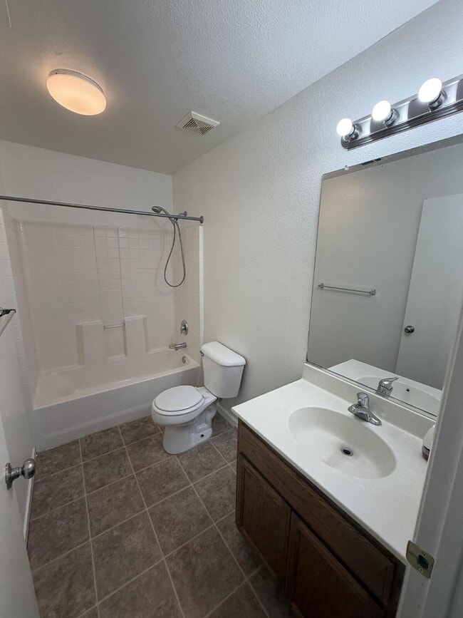 Photo - 4370 Mathias Way