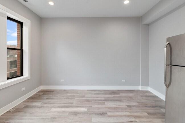 Photo - Gorgeous, Updated Top Floor 3bd/2bth Prime West Town area, Available 6/1 Unidad 3A