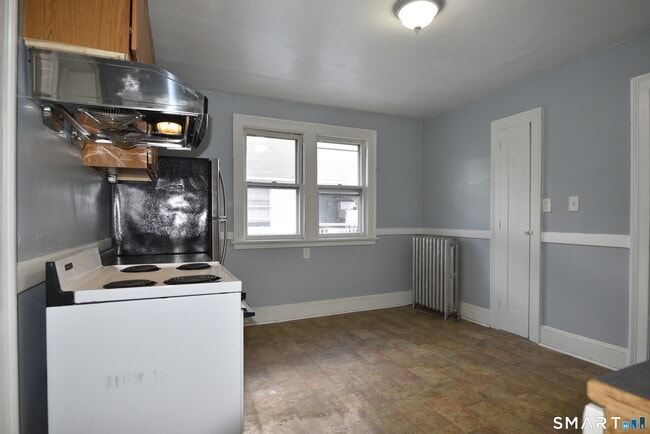 Photo - 214 N Quaker Ln