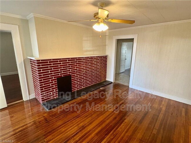 Photo - 1604 Walker Pl