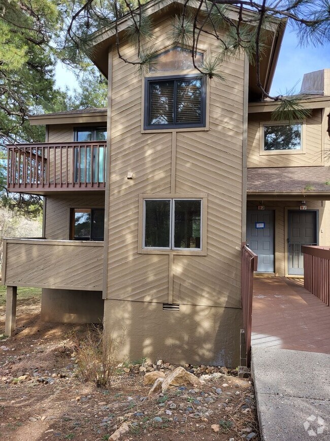 Building Photo - 2 Bedroom 2 Bathroom Unit 2 Rental