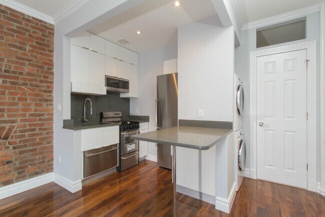 350 W 21st St Unit 5