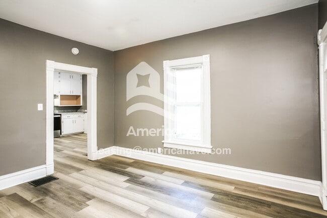 Photo - 2003 S Taylor St