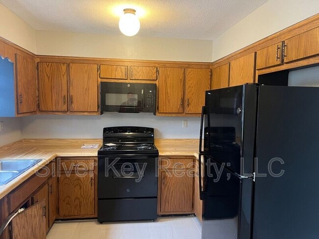 Photo - 823 Englewood Rd