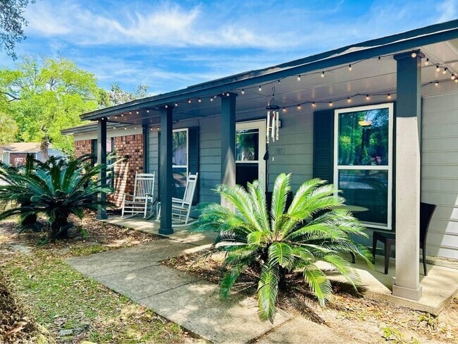 Building Photo - 7812 Oak Forest Dr Rental