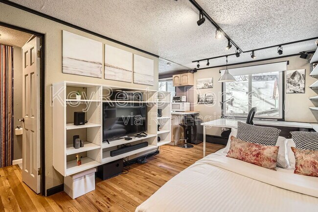 2482 W Caithness Pl Unit 11