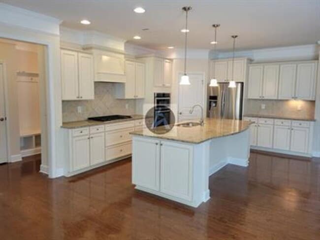 Photo - 1008 Applegate Dr