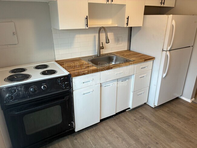 Building Photo - 14233 Triskett Rd Unit 302h