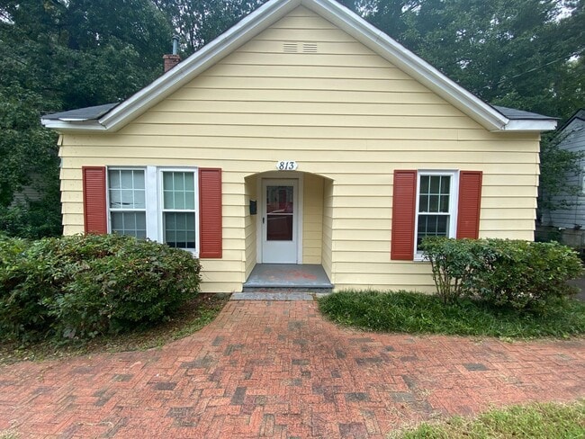 Building Photo - Charming 1 Bedroom Duplex in Trinity Park - Fenced Backyard! Unit A