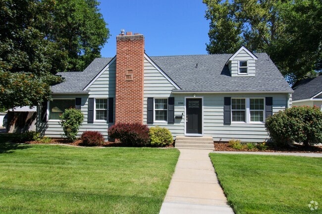 Building Photo - Remodeled 5 Bedroom Rental