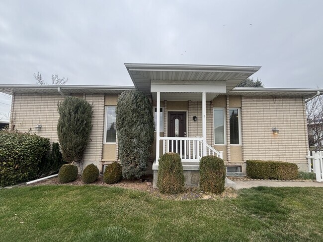 Photo - 1201 E 5600 S