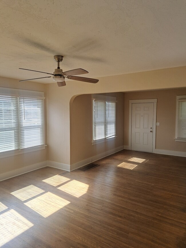 Photo - 104 N Farr Rd