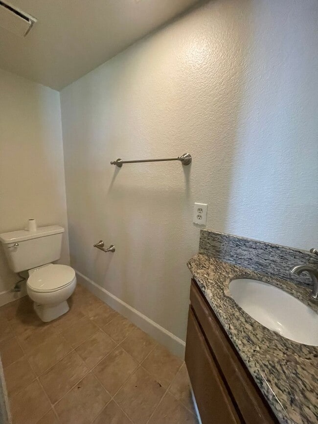 Photo - 3 Bedroom 2.5 Bath Home with Huge Covered Patio in Backyard!