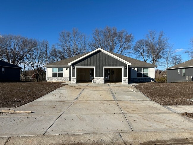 Building Photo - 620-622 Fall Meadow Unit 622 Fall Meadow