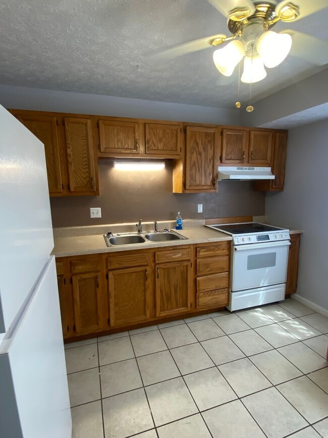 Photo - 122 Oakwood Rd