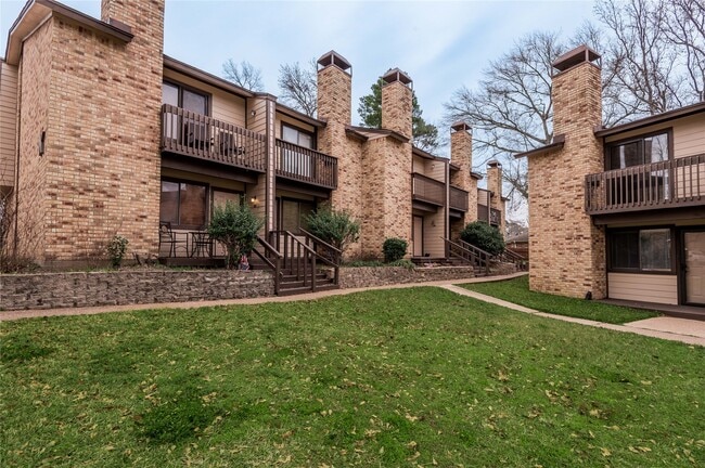 Building Photo - 2521 Crosstimbers Dr Unit K2 Rental