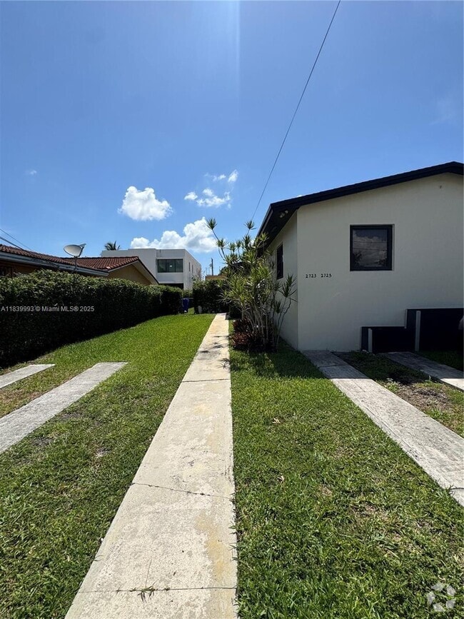 Building Photo - 2723 SW 31st Ct Unit 2 Rental