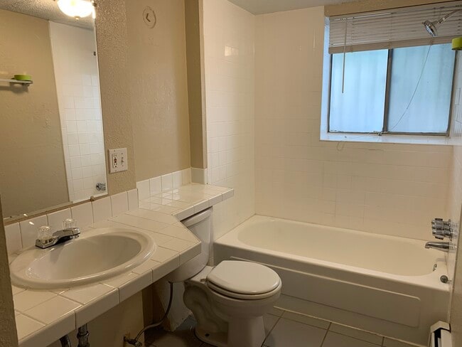 Photo - 1148 N Washington St Unidad 1