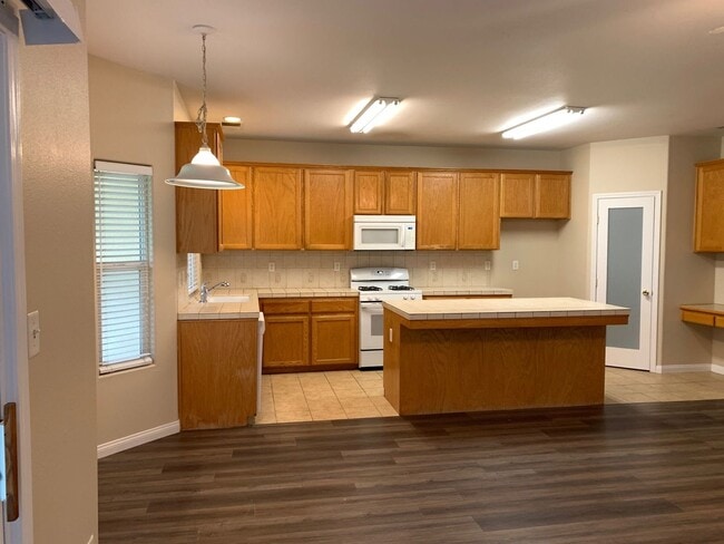 Photo - Beautiful 4 bed home in Northwest Bakersfi...