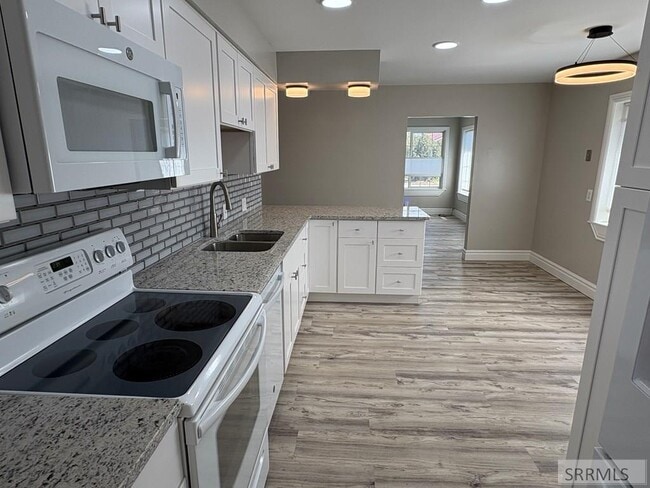 Photo - 357 1st W St