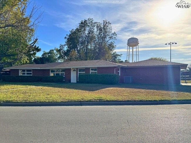 Photo - 703 Pecan St