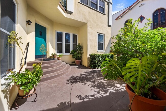 Photo - 166 N Arnaz Dr