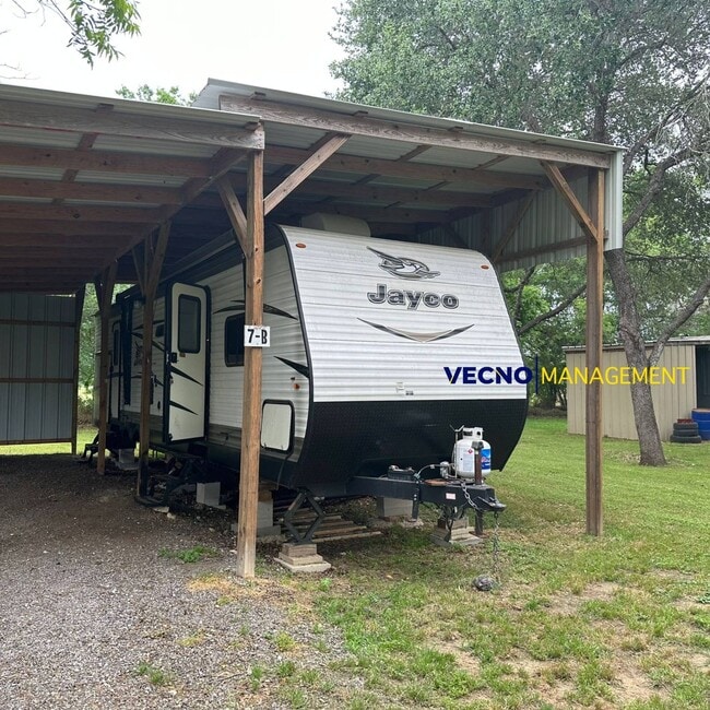 Photo - 9831 TX-106 Loop