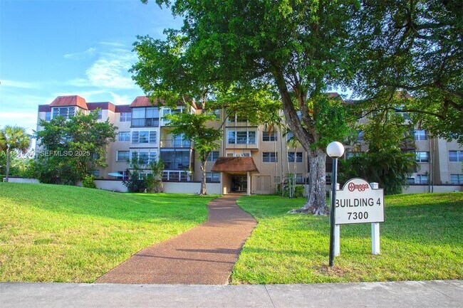 Building Photo - 7300 NW 17th St Unit 220