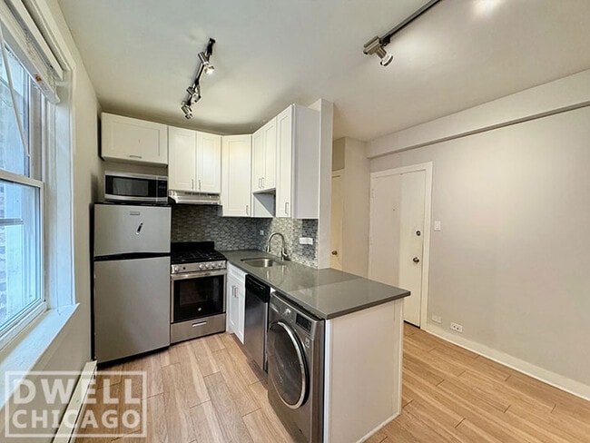 Photo - 515 W Belmont Ave