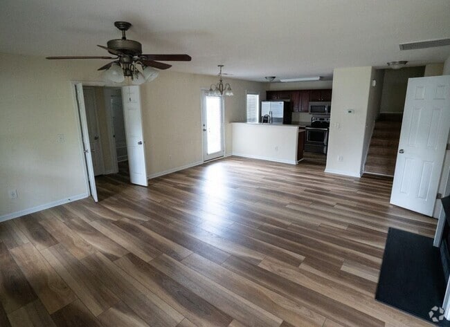 Building Photo - Coming Soon-3 Bedroom, 2 Bath End unit Tow... Rental