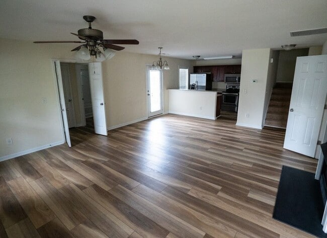 Building Photo - Coming Soon-3 Bedroom, 2 Bath End unit Tow... Rental