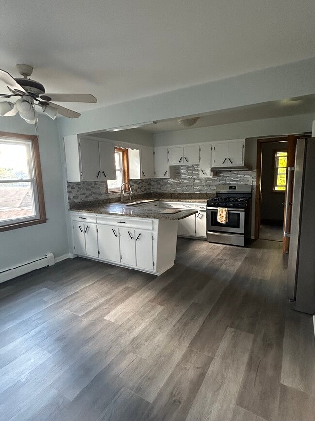 Building Photo - 5714 N Lowell Ave Unit 2