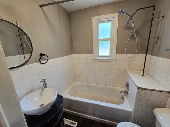 Photo - 220 Center St