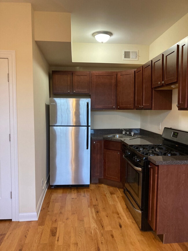 Photo - 338 Tudor Ct