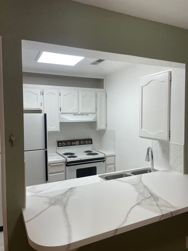 Building Photo - 480 S 200 W Unit 25