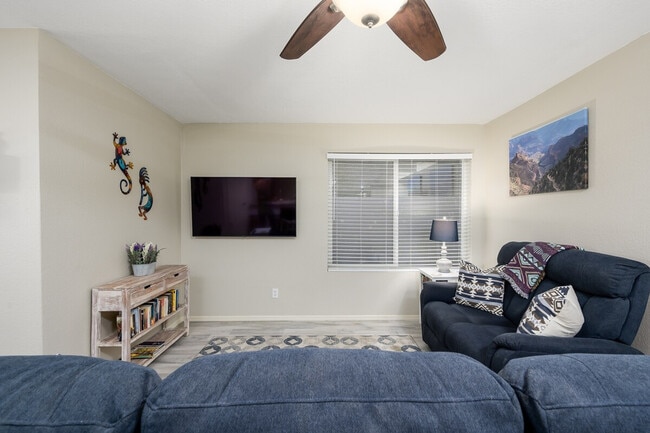Building Photo - 4850 E Desert Cove Ave Rental